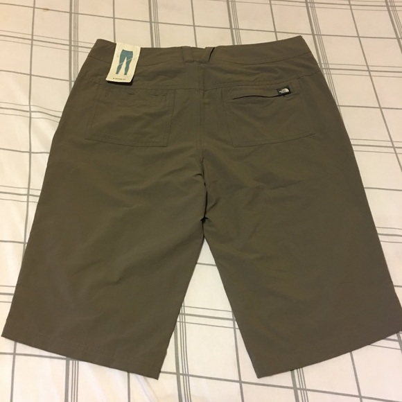 Women’s The North Face Bermuda Shorts size 6 - Picture 2 of 6